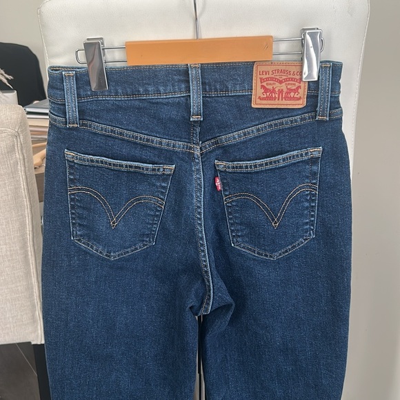 Levi’s High Waisted Mom Jeans Medium Wash Size 28 - Picture 5 of 13